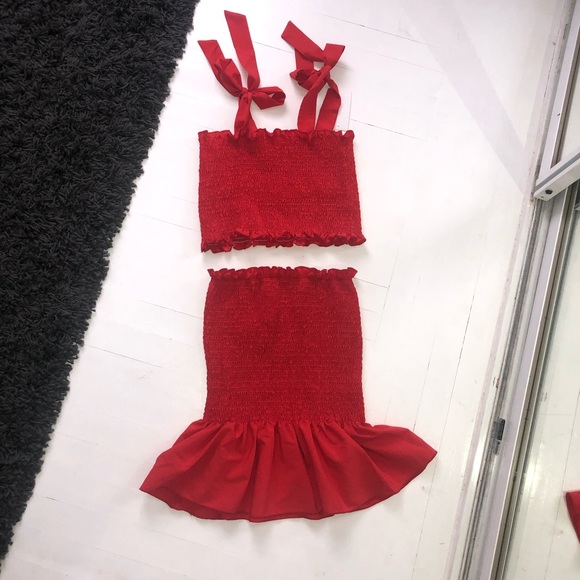 Red two piece set - Picture 2 of 2